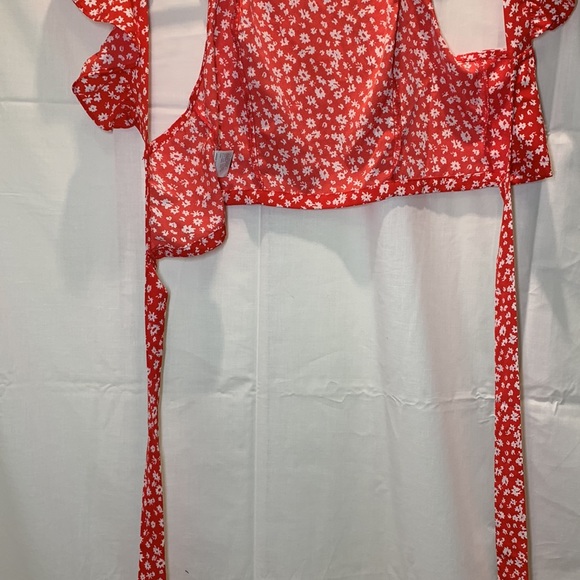 Shein floral front tied crop top - Picture 4 of 5